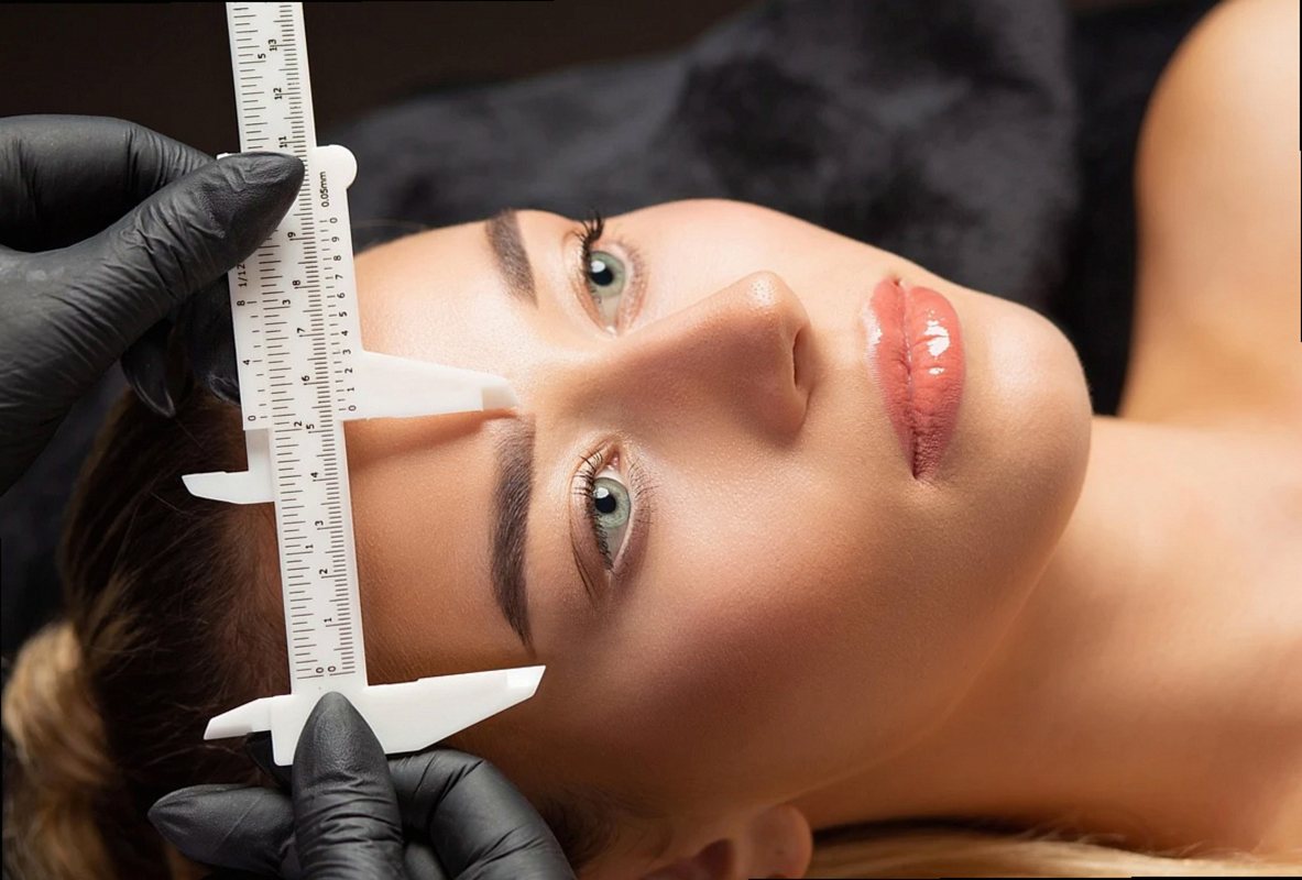 Laminado de cejas: cuánto dura y qué lo afecta